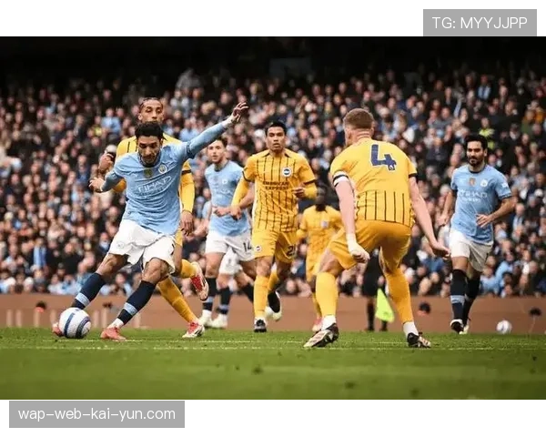 曼城4-3-3传控主导比赛节奏 高位压迫与短传渗透结合